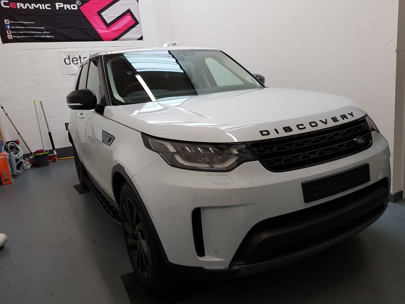 detailR Milton Keynes, Buckinghamshire Land Rover Discovery 5